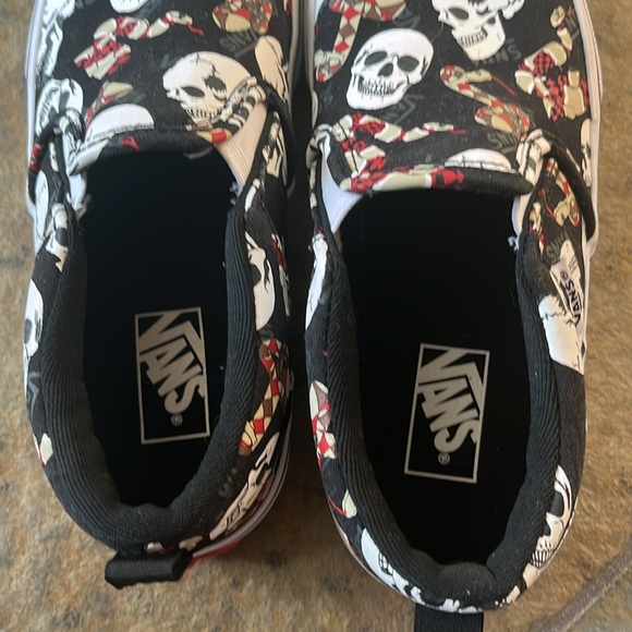 Vans - Picture 3 of 6